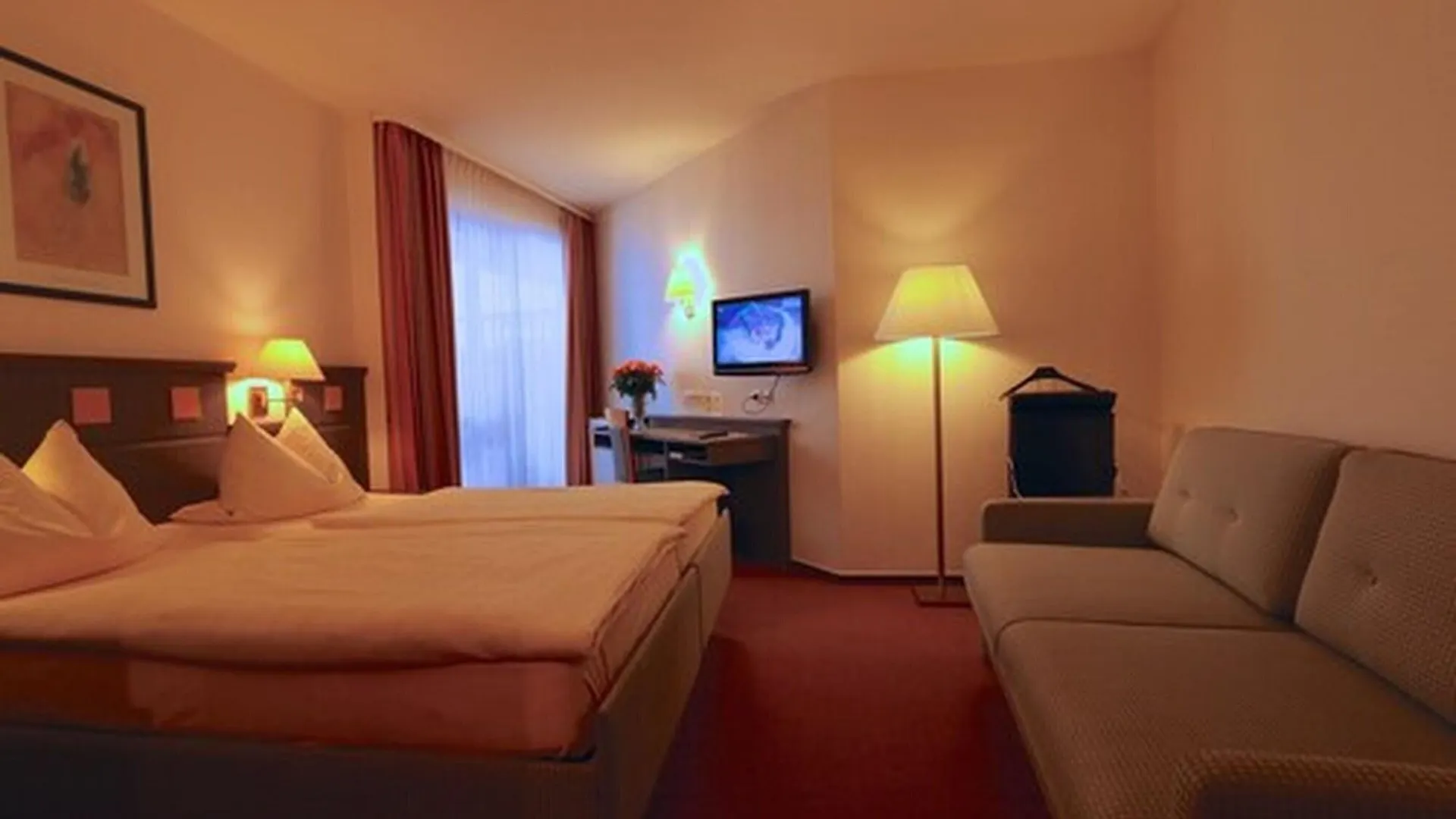 Hotel Zum Loewen Moerfelden-Walldorf 4*,